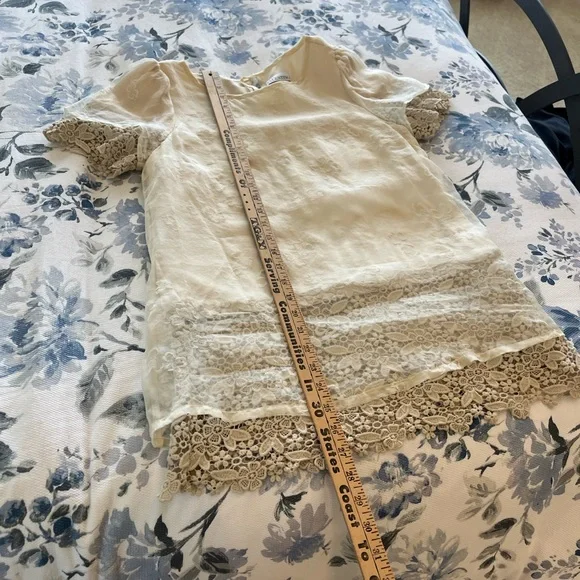 Valentino Elegant Cream Lace Blouse